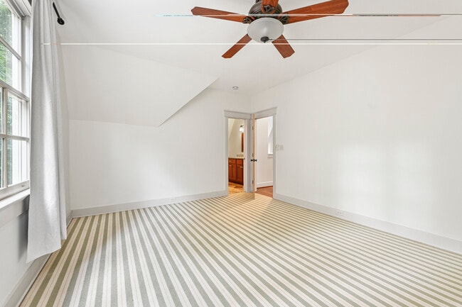 Foto del edificio - 4644 Old Looney Mill Rd