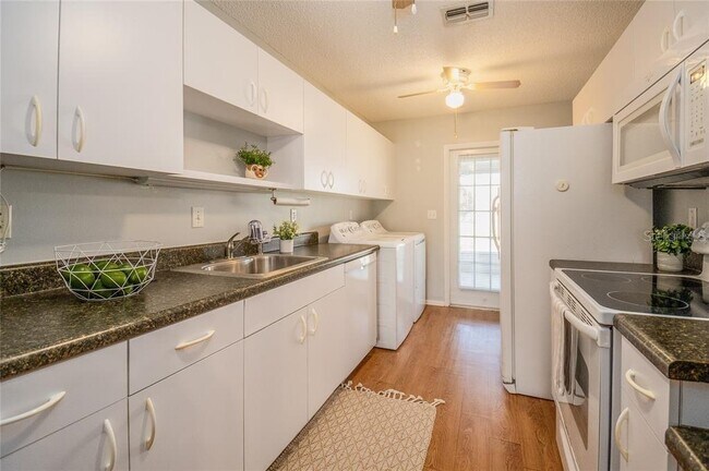 Foto del edificio - 361 Winter Ridge Blvd