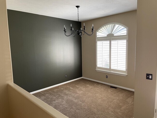 Foto del edificio - 561 Rocky Knoll Ln