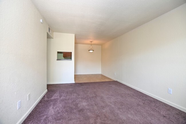 Building Photo - 8100 Creekbend Dr