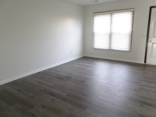 Foto del edificio - 1653 Shamrock Ct