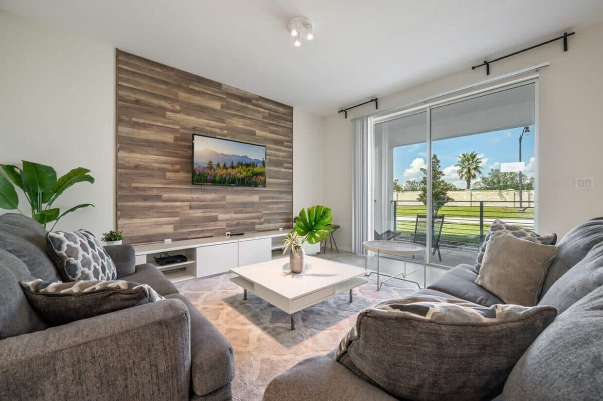 Foto principal - 4721 Clock Tower Dr