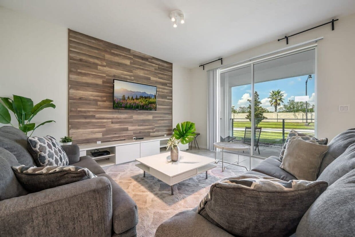 Foto principal - 4731 Clock Tower Dr