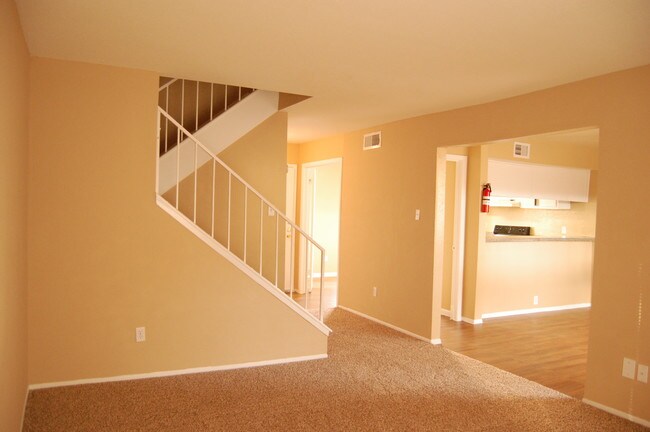 Building Photo - 17610 Cali Dr