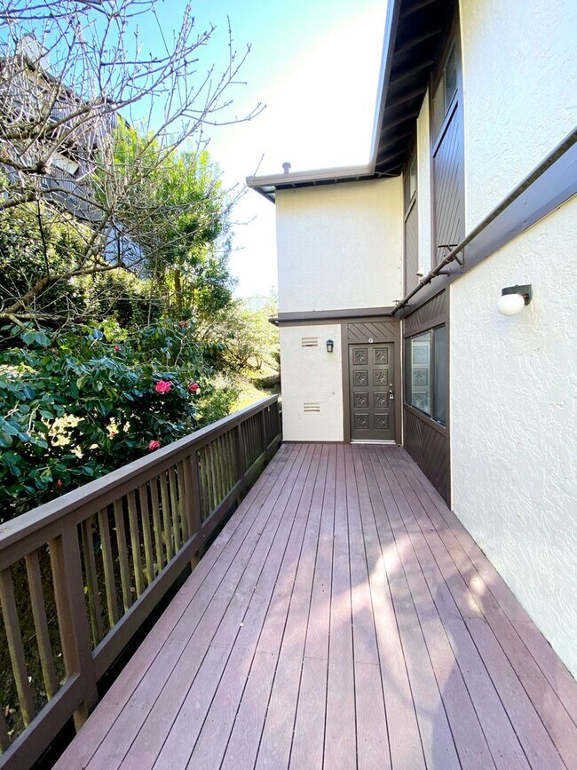 Building Photo - Ocean View Condo Ready For Move-in!