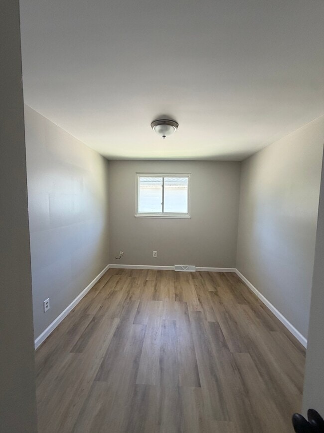 Building Photo - 5556 Andover Blvd