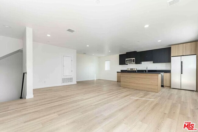 Foto del edificio - 2103 Burnside Ave