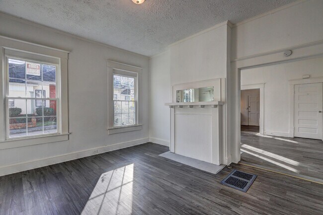 Foto del edificio - 1183 Holt Ave