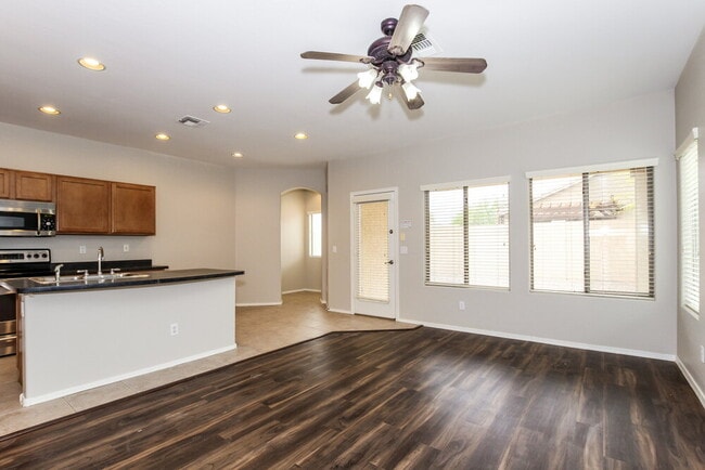 Foto del edificio - 17722 W Marshall Ln