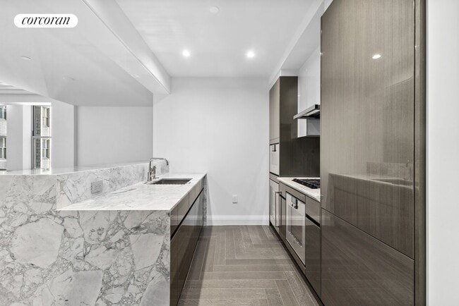 Building Photo - 301 Park Ave