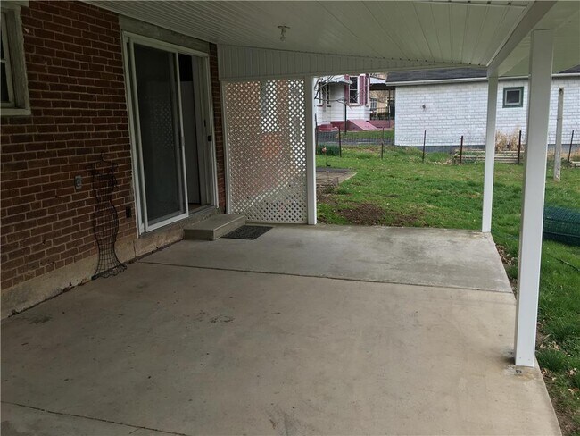 Building Photo - 150 N Green St