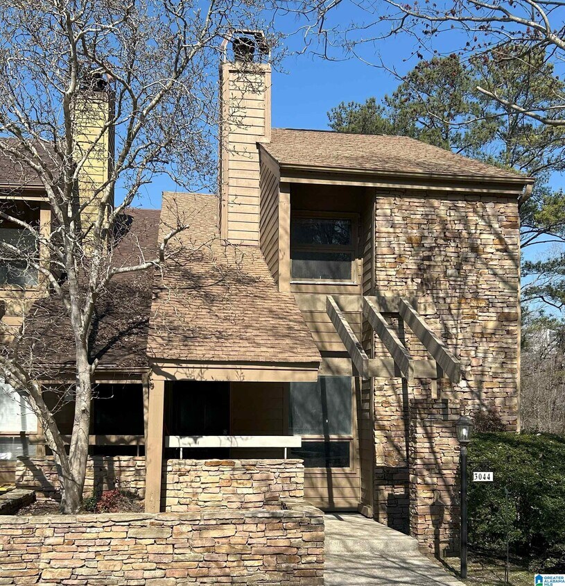 Primary Photo - 3044 Cahaba Cliffs Dr