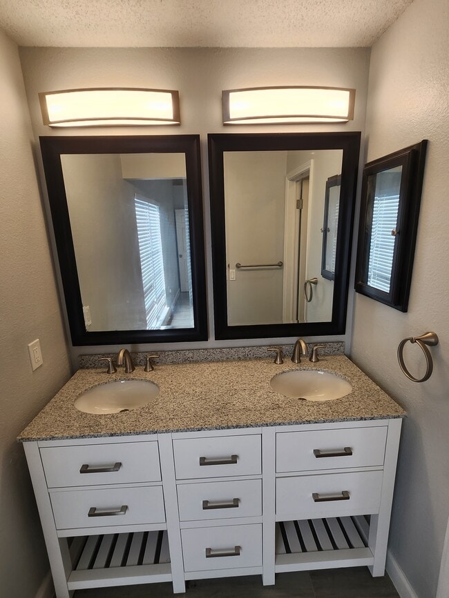 Photo - 3614 Woodglow Cir House