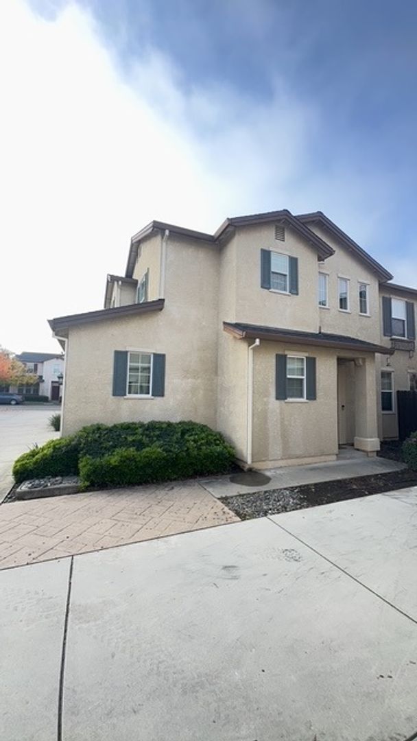 Foto del edificio - Shasta View Gardens Home - AVAILABLE for Move In