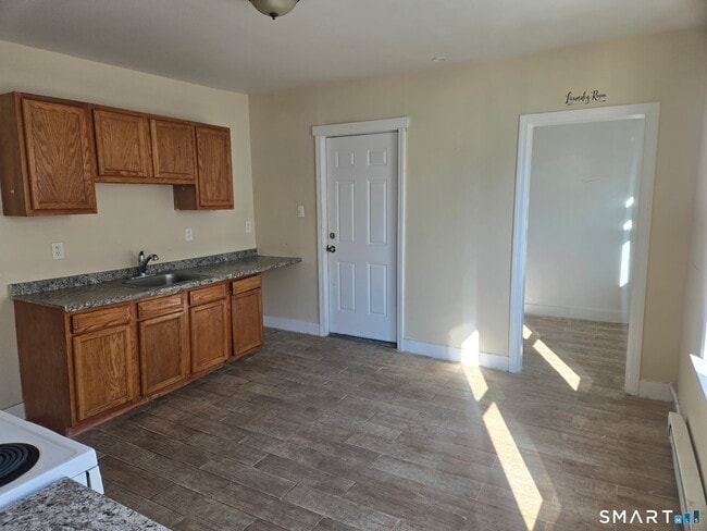 Building Photo - 75 Alma St