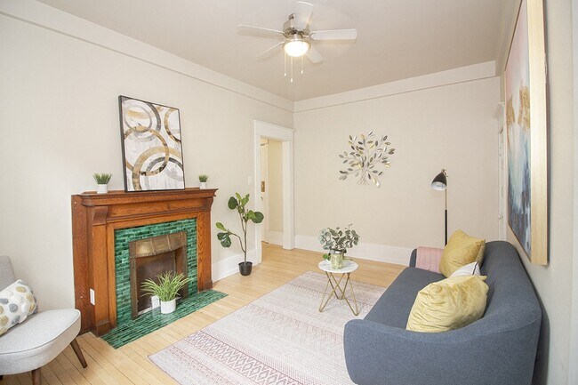 Photo du bâtiment - 745 Wolseley Apartment