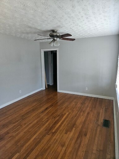 Sala de estar - 2403 13th Pl