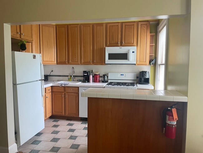Building Photo - 509 Constitution Ave NE