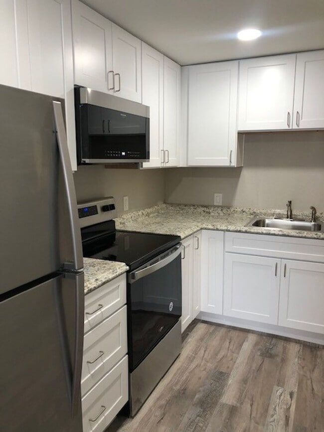 Building Photo - 1355 State Ave