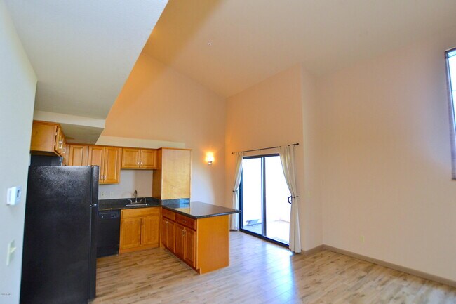Foto del edificio - 1005 E 8th St