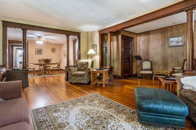 Foto del edificio - 2326 E 16th St