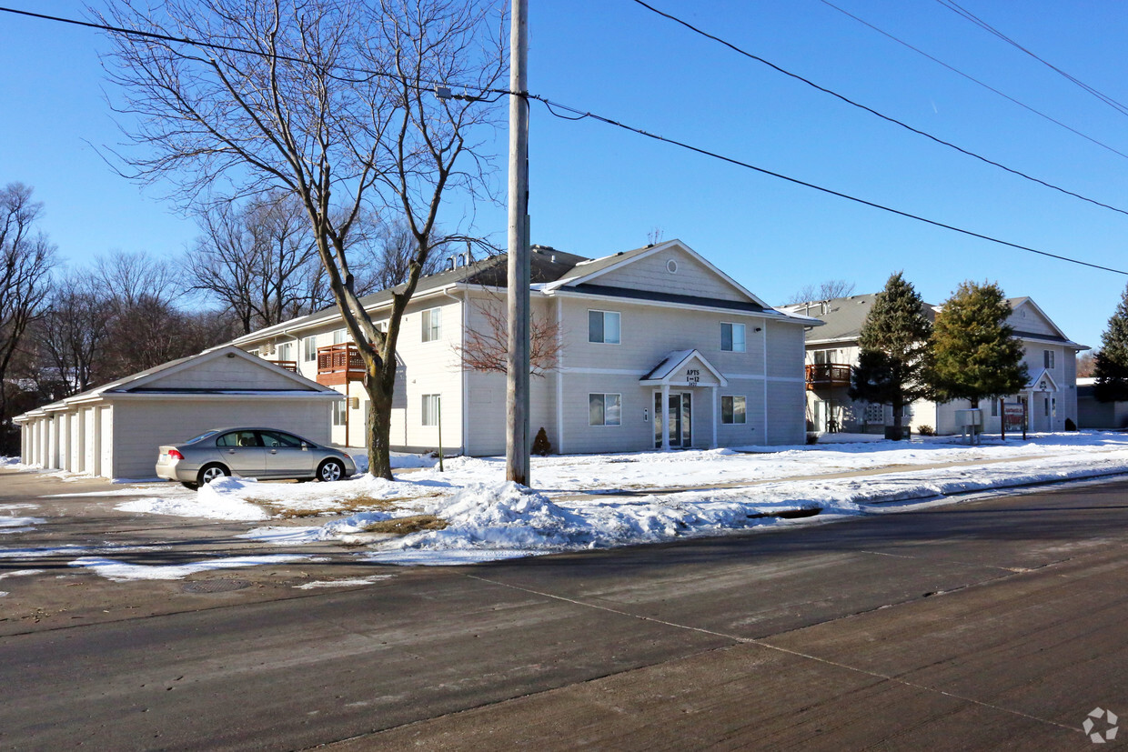 Primary Photo - Apartments on Vine