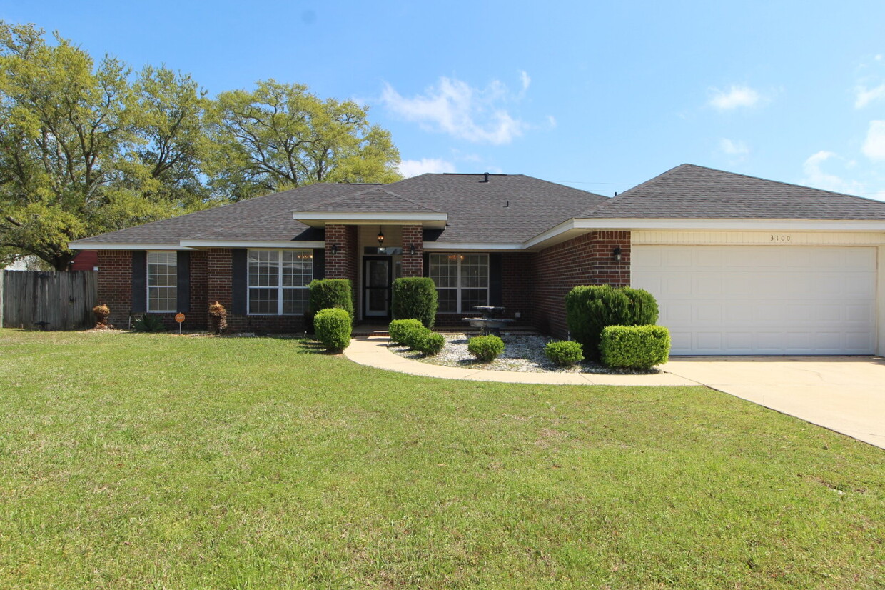 Primary Photo - Updated 4BR/2BA with Open Floorplan, Firep...