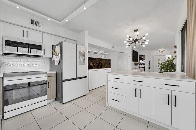 Foto del edificio - 8250 NW 191st St