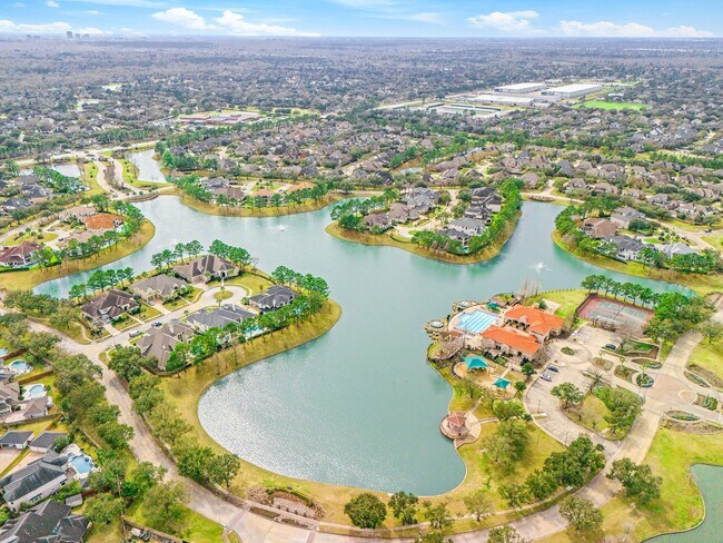 Foto del edificio - 6214 Laguna Del Rey Dr