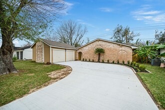 Building Photo - 12050 Sela Ln