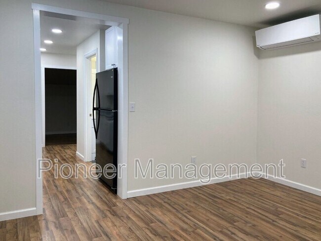 Foto del edificio - 538 SE Floed Ave