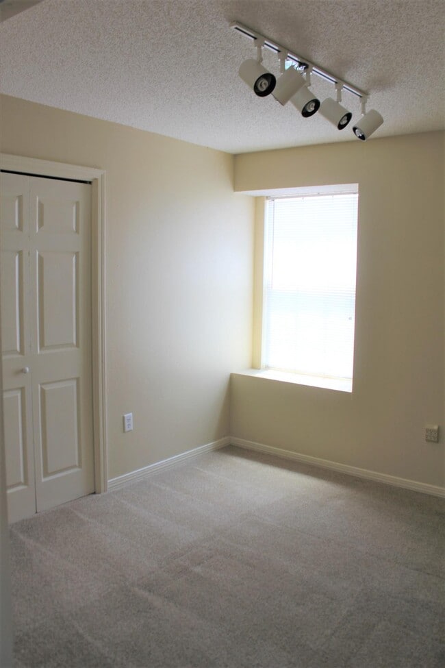 Foto del edificio - 2138 Edgewood Dr