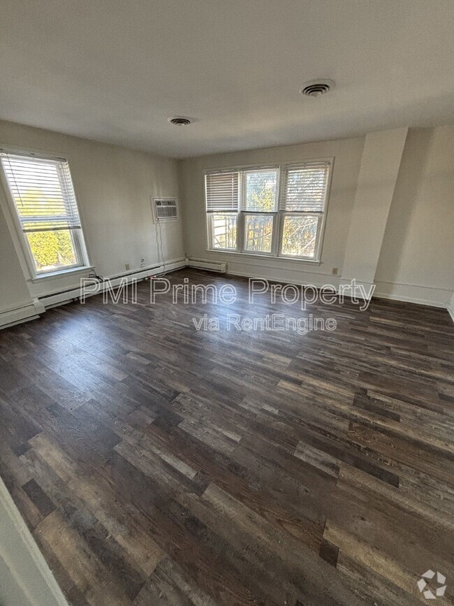 Building Photo - 1571 Morris Ave