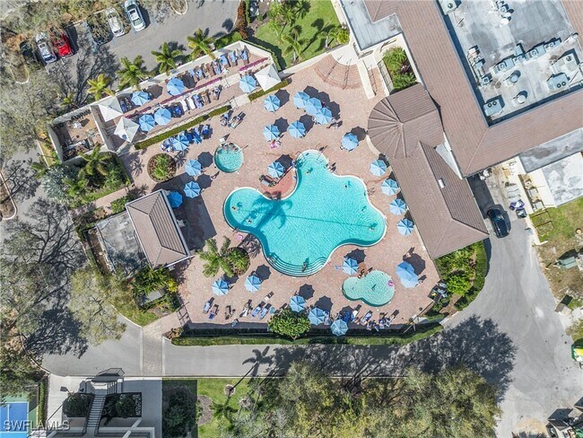 Foto del edificio - 258 Monterey Dr