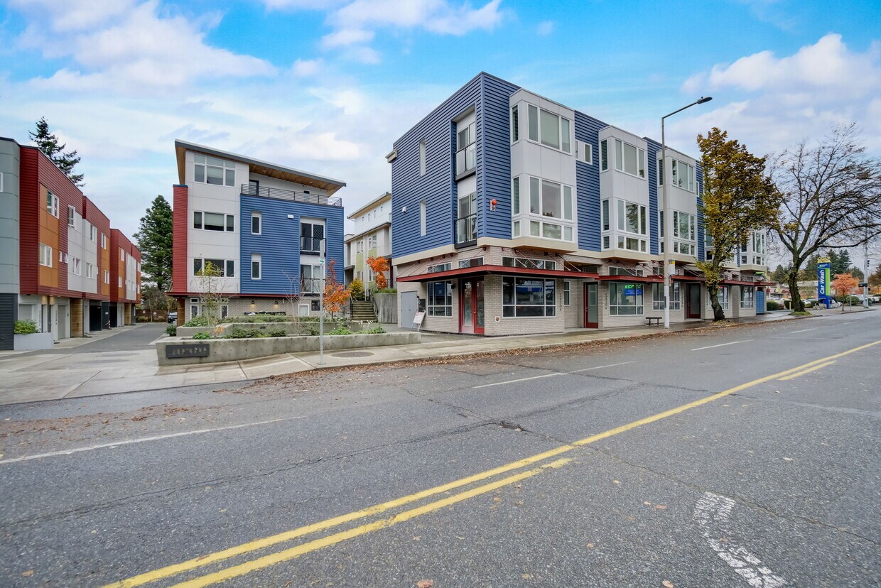 Foto principal - 12510 15th Ave NE