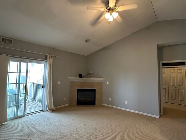 Foto del edificio - 3 Bedroom Apartment Style Condo in West De...