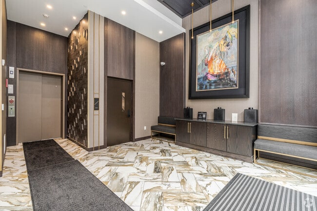 Lobby Photo - Ventana