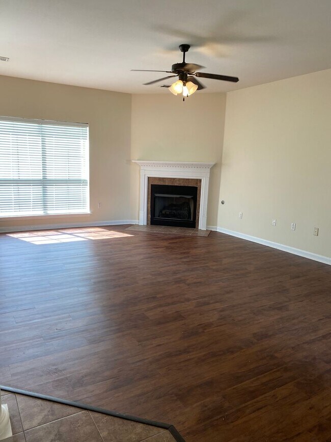 Building Photo - Must see this Beautiful 3/2 home in Southp...