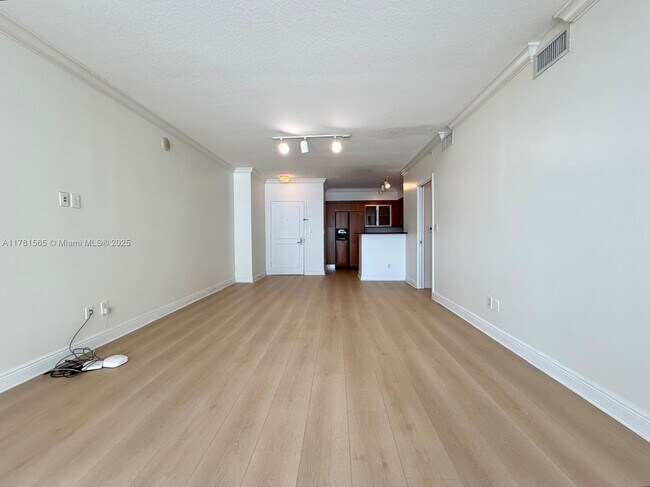 Foto del edificio - 325 S Biscayne Blvd