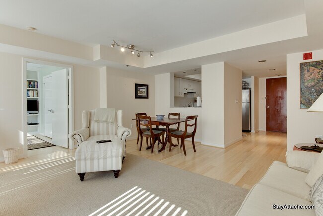 Building Photo - 1275 25th Street NW Apt 806