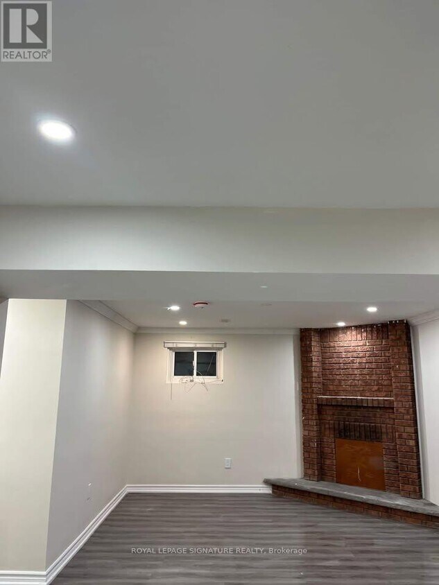 Building Photo - 1063 Blairholm Ave