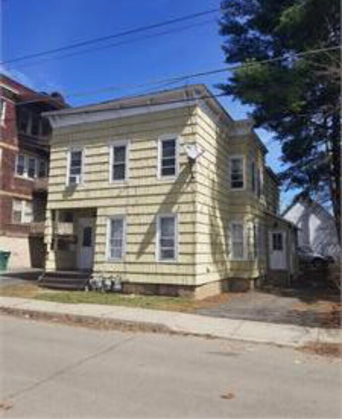 Primary Photo - 16 Florence Ave