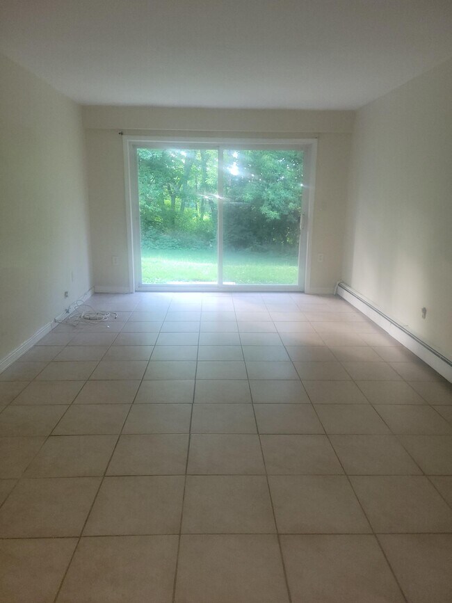 Livingroom - 19 Alpine Dr