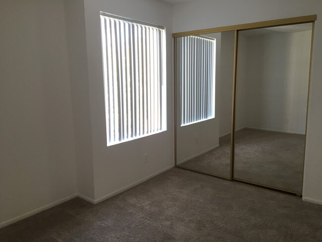 Foto del edificio - 1400 Kelton Ave