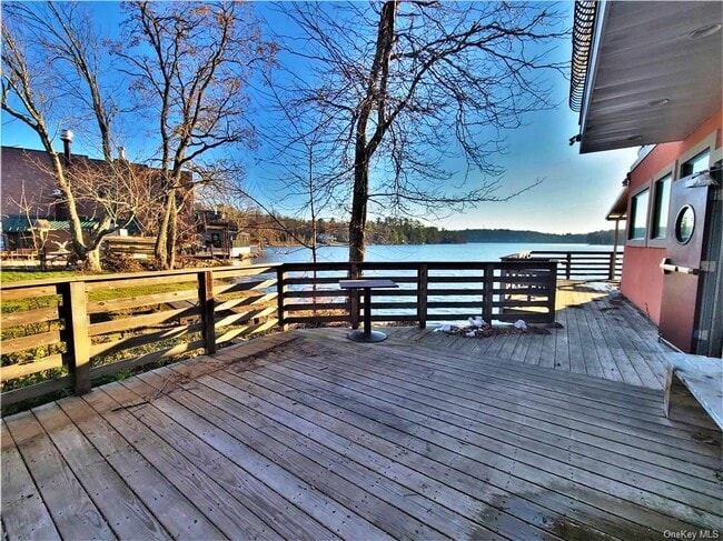 Building Photo - 13 Horseshoe Lake Rd