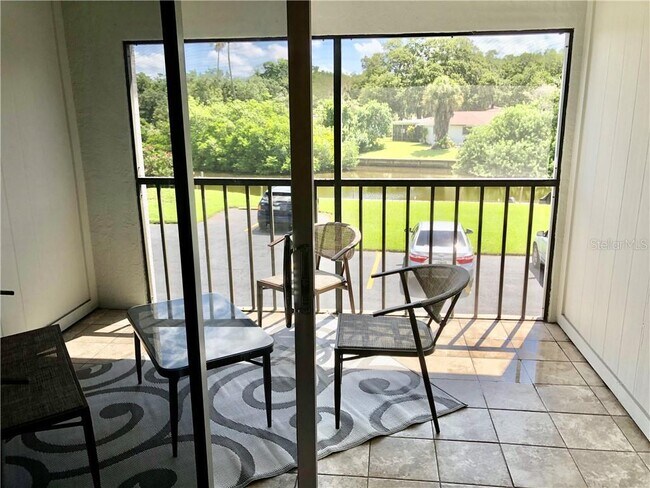 Foto del edificio - 2124 N Tamiami Trail