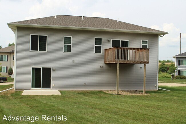Building Photo - 4 br, 3 bath House - 1012 Manitou Trail