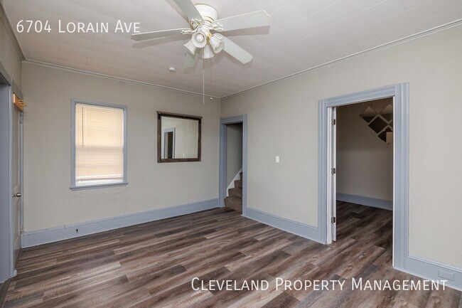 Foto del edificio - Lorain Ave 2-Bedroom Home
