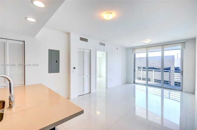 Foto del edificio - 7661 NW 107th Ave