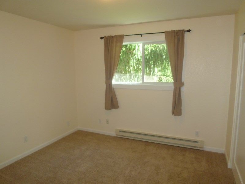 Building Photo - 320 N Boyer Ave